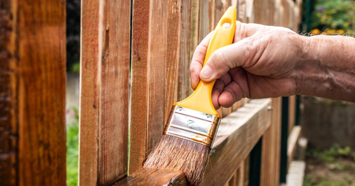 Can I paint my side of the neighbour’s fence in the UK?